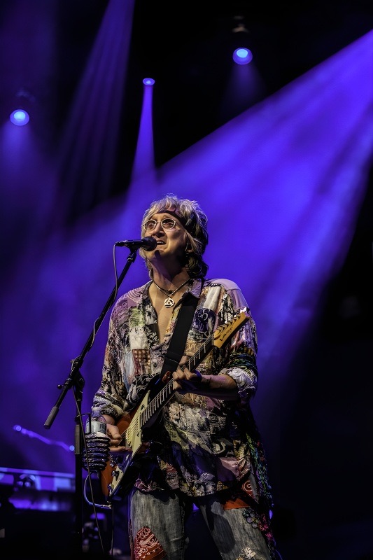 The British Invasion Years — lee guitarist bandana singing